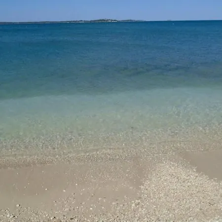 Nikolas-pool, Sea View, Close To The