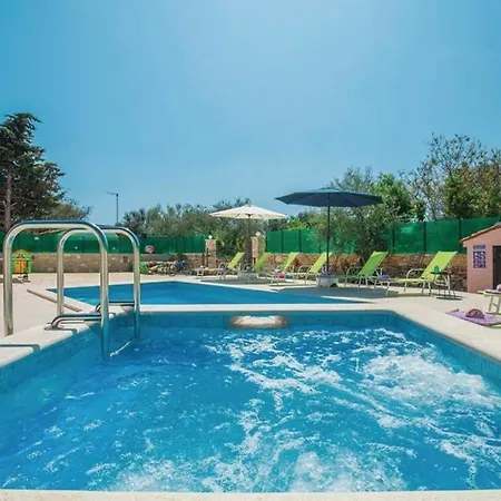 Nikolas-pool, Sea View, Close To The Villa Fažana